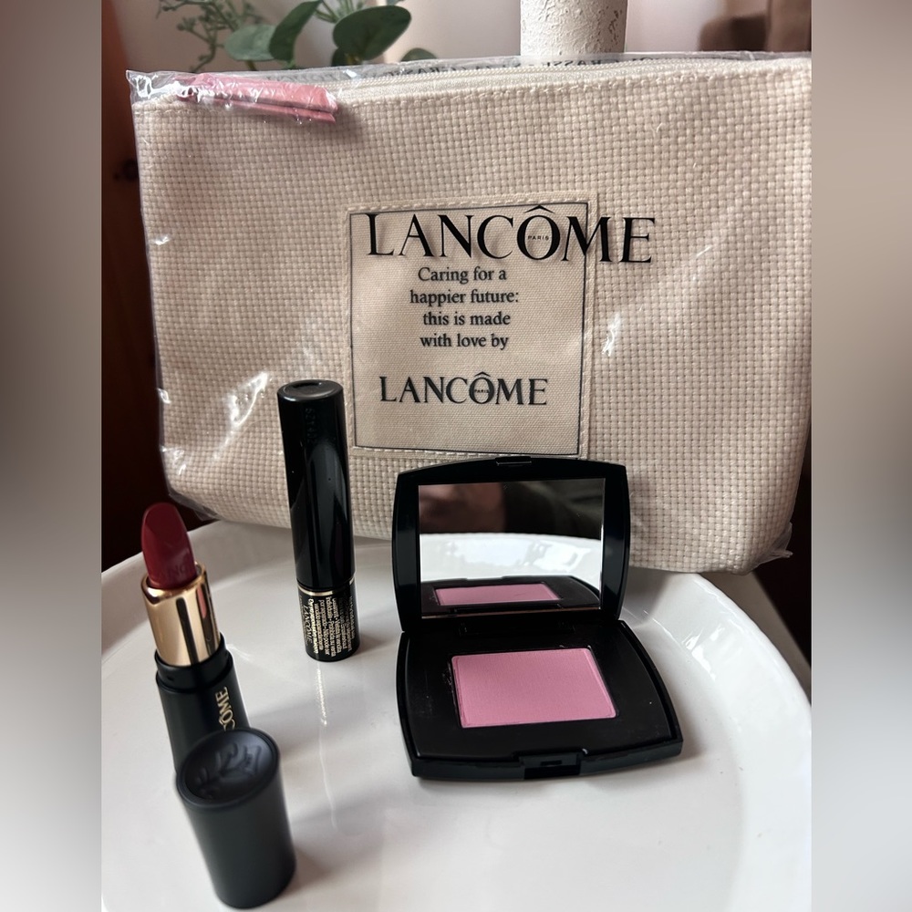 Lancôme Cosmetics Set with blush mascara lipstick and cosmetic bag NEW